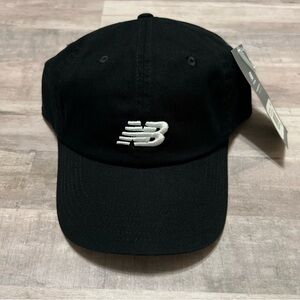 New Balance Men’s 6 Panel Classic Curved Brim Adjustable Strap Hat Black/White